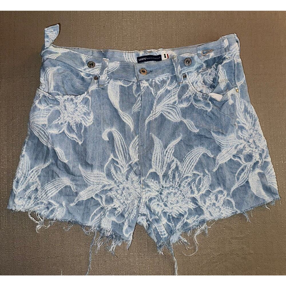 Levi’s Women’s 29 Cinched Tab Shorts Embroidered Floral Design Cut Off EXCELLENT